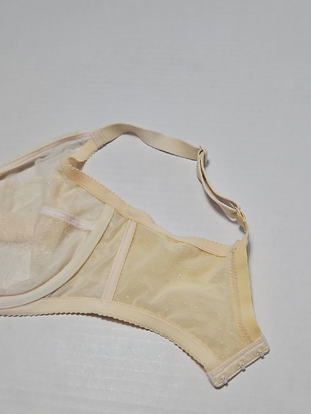 Wacoal Sheer Lace Underwire Bra in Cream Size 36DDD - Picture 6 of 8